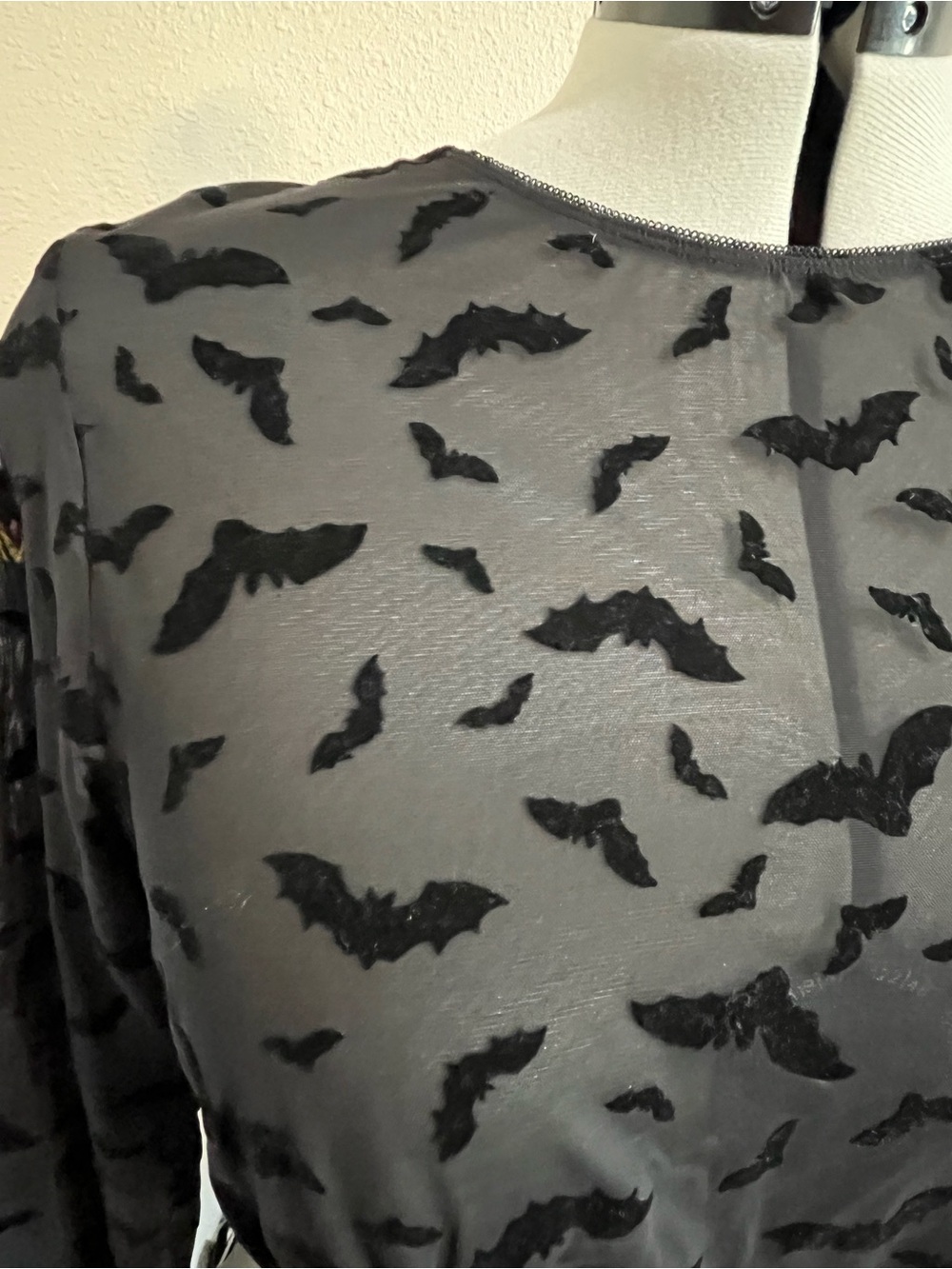 Torrid mesh bat crop top - Picture 3 of 6